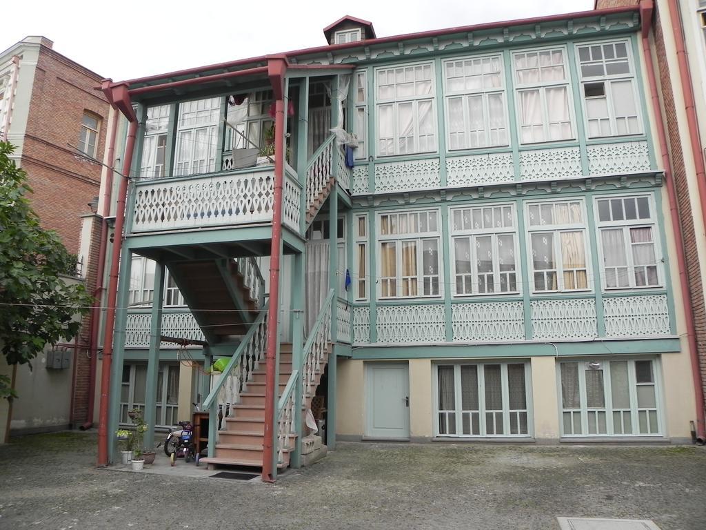 Old Yard Guest House Tbilisi Exterior photo