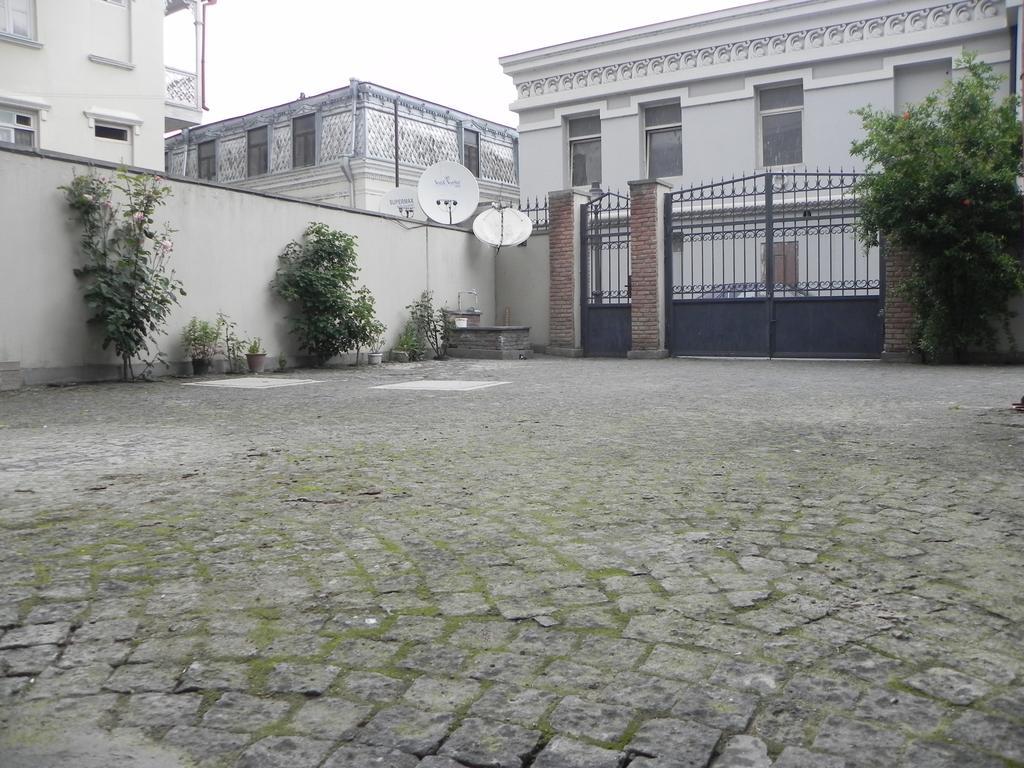 Old Yard Guest House Tbilisi Exterior photo